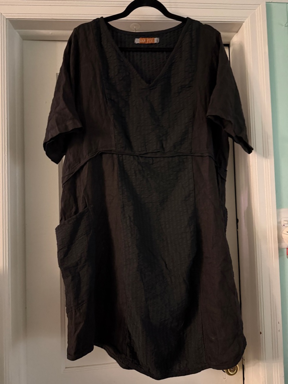 Blue Fish Black Linen/Seersucker V-Neck Tunic vintage